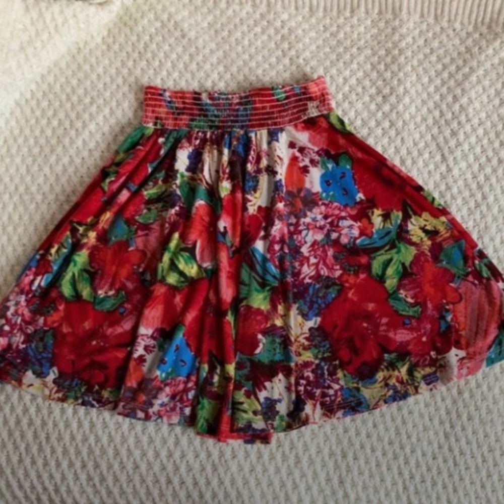 Delias Floral Skirt Small